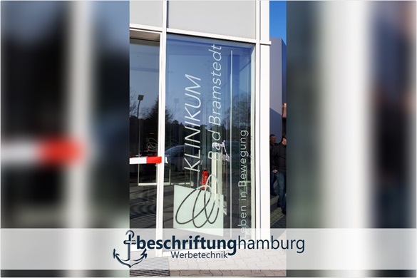 Folienaufkleber für Krankenhaus und Praxen als Sichtschutz mit Logo Beschriftung Hamburg