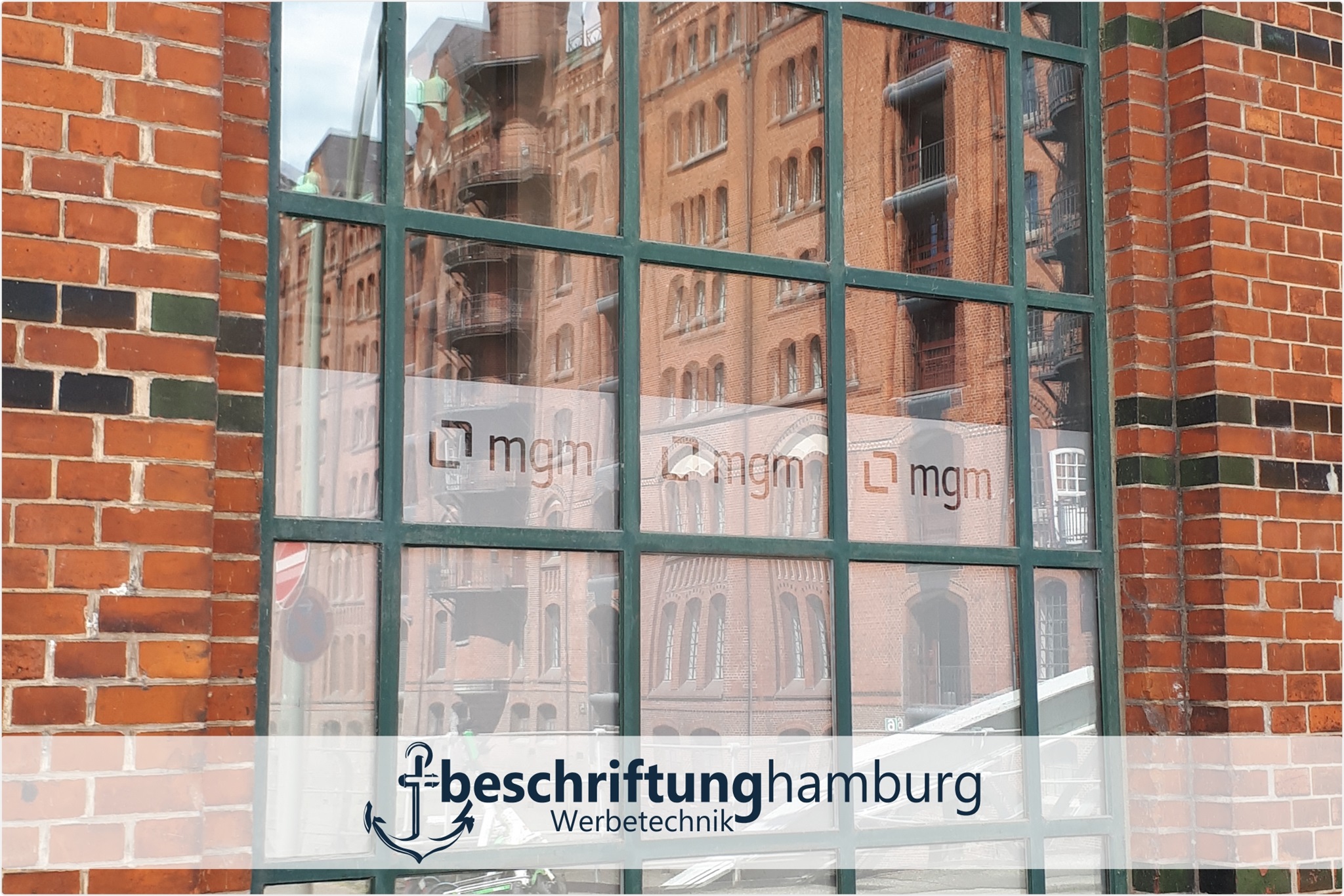 Milchglasfolie als Sichtschutz mit geringen Lichtverlust in Hamburg