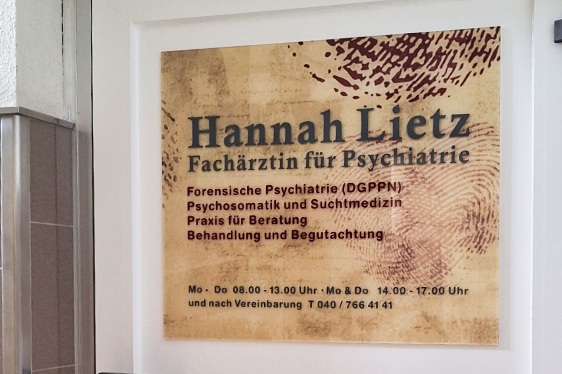 transparentes Schild Praxis Eingang Hamburg